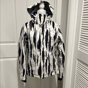 Sunice Black and White Ski Jacket